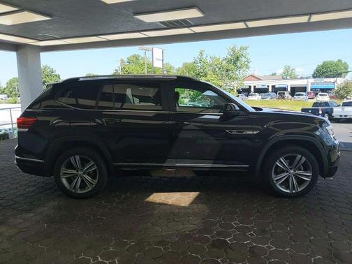 Deep Black 2019 Volkswagen Atlas 3.6L SE w/Technology