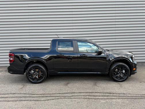 Shadow Black 2026 Ford Maverick Lobo Standard