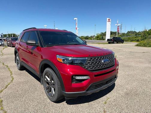 Rapid Red Metallic Tinted Clearcoat 2021 Ford Explorer XLT