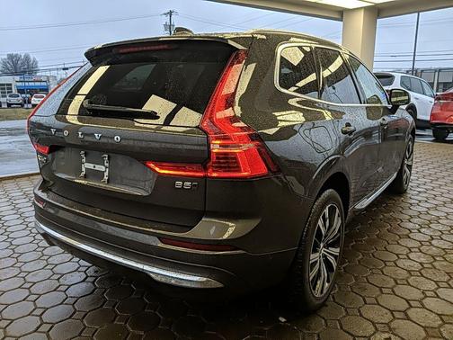 Platinum Gray Metallic 2022 Volvo XC60 B5 Inscription