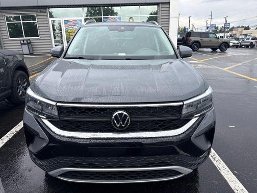 Platinum Gray Metallic 2023 Volkswagen Taos 1.5T SE
