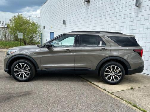 Marsh Gray 2026 Ford Explorer ST-Line