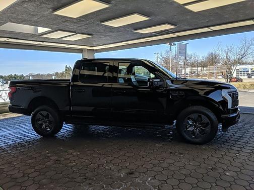 2022 Ford F-150 Lightning LARIAT
