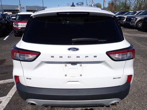 OXFORD WHITE 2022 Ford Escape SE