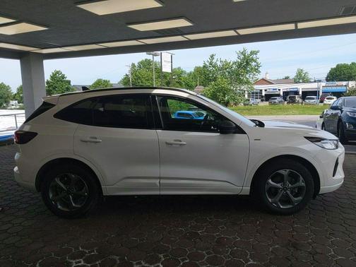 White Metallic 2024 Ford Escape ST-Line