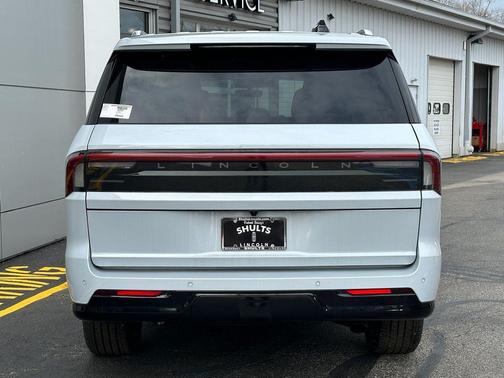 Crystal White 2025 Lincoln Navigator Reserve