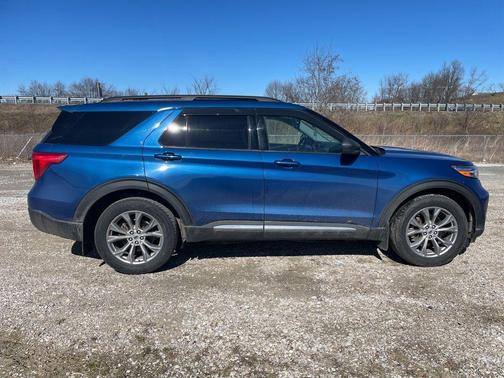 Atlas Blue Metallic 2022 Ford Explorer XLT