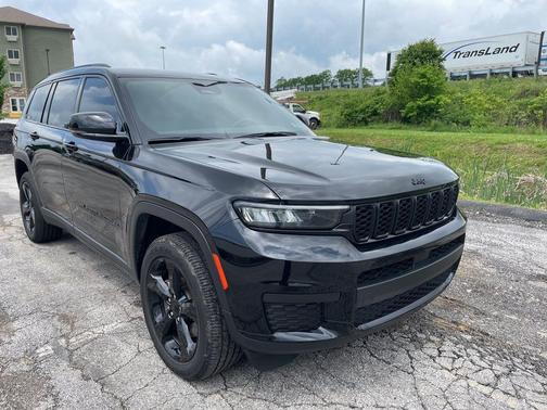 Diamond Black Crystal Pearlcoat 2023 Jeep Grand Cherokee L Altitude