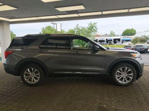Gray Metallic 2023 Ford Explorer Limited