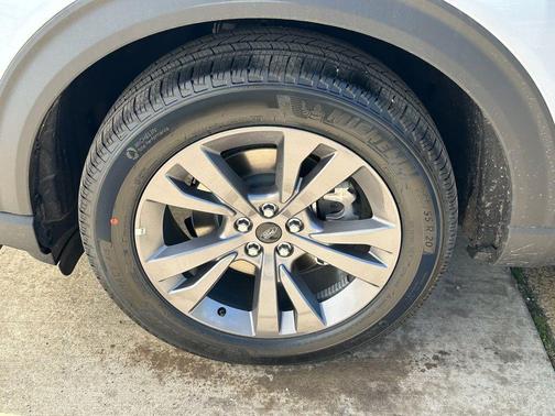 SPACE WHITE METALLIC 2026 Ford Explorer Active