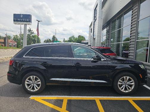 Night Black 2019 Audi Q7 55 Premium Plus