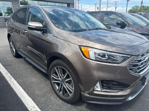 Stone Gray Metallic 2019 Ford Edge Titanium