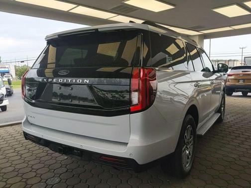 Silver Metallic 2025 Ford Expedition Active