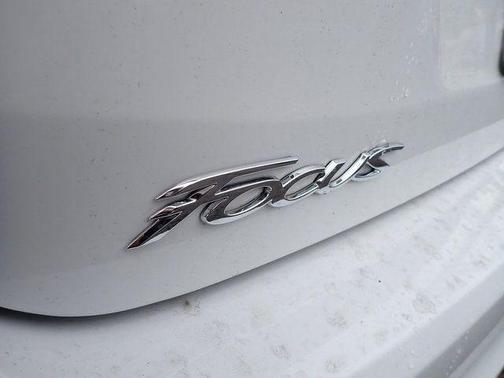 OXFORD WHITE 2018 Ford Focus ST Base