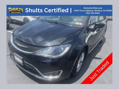 Brilliant Black Crystal Pearlcoat 2017 Chrysler Pacifica Touring-L