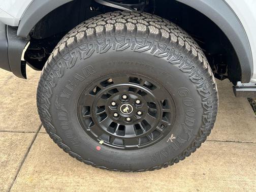 Avalanche Gray 2026 Ford Bronco Badlands