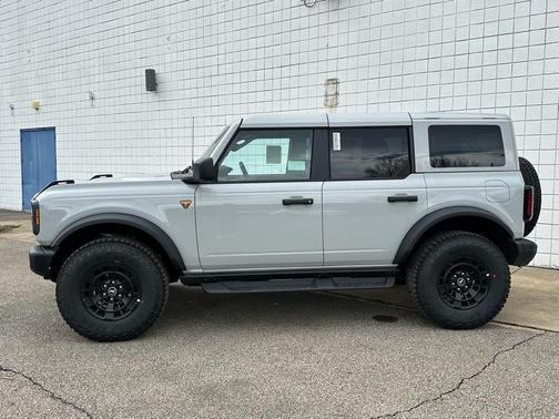 Avalanche Gray 2026 Ford Bronco Badlands
