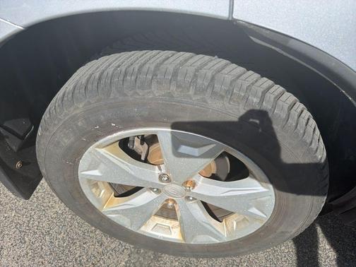 Ice Silver Metallic 2015 Subaru Forester 2.5i Premium