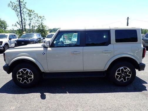 DESERT SAND 2025 Ford Bronco Outer Banks