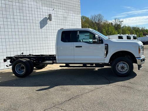 OXFORD WHITE 2026 Ford F-350 XL