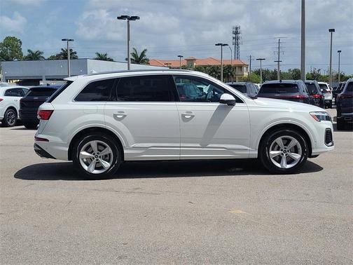2025 Audi Q7 55 Premium