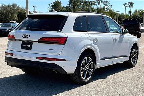 2025 Audi Q7 45 Premium Plus