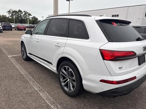 2025 Audi Q7 45 Premium Plus