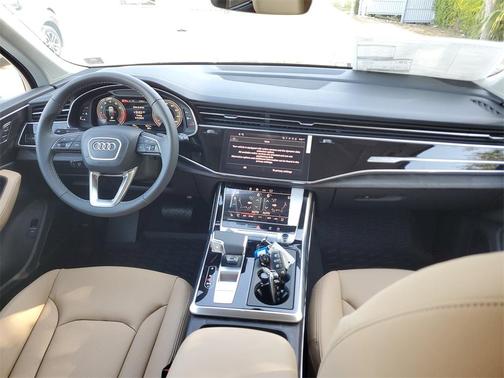 2025 Audi Q7 55 Premium