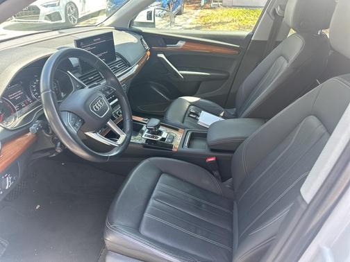 2022 Audi Q5 45 S line quattro Premium