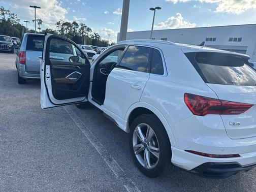 2022 Audi Q3 45 S line Premium