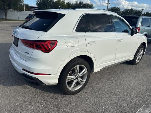 2022 Audi Q3 45 S line Premium