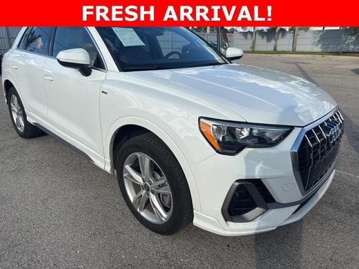 2022 Audi Q3 45 S line Premium