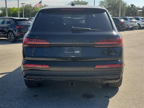 2023 Audi Q7 55 Premium Plus