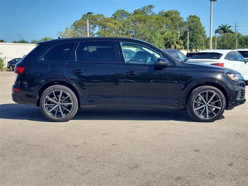2023 Audi Q7 55 Premium Plus