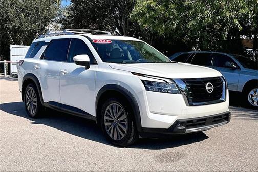 2023 Nissan Pathfinder SL