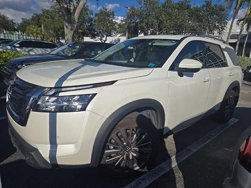 2023 Nissan Pathfinder SL