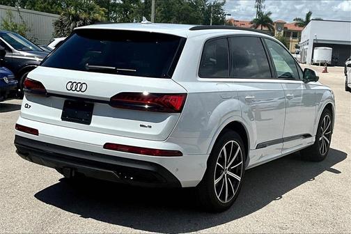 2023 Audi Q7 55 Premium Plus