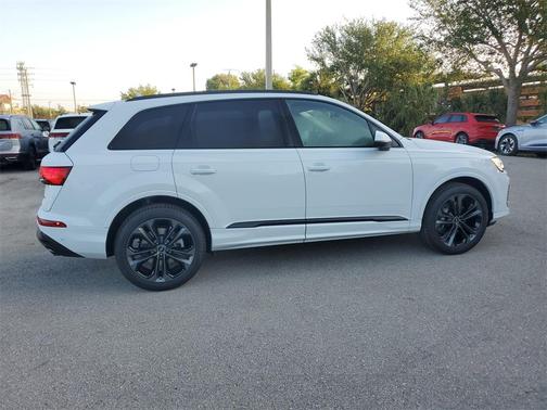2025 Audi Q7 55 Premium