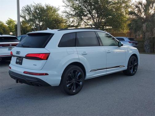 2025 Audi Q7 55 Premium