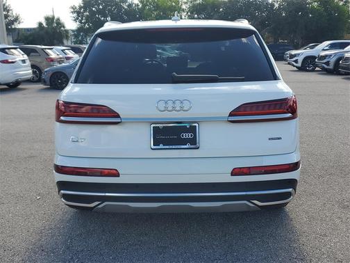 2020 Audi Q7 45 Premium Plus