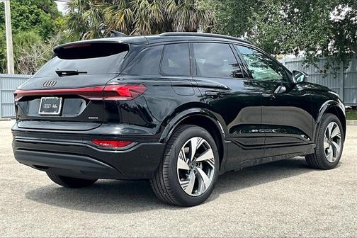 2025 Audi Q6 e-tron Premium