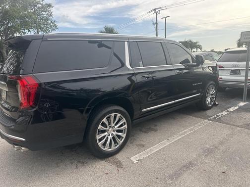 2023 GMC Yukon XL Denali