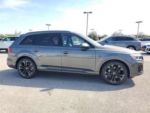 2025 Audi Q7 55 Premium