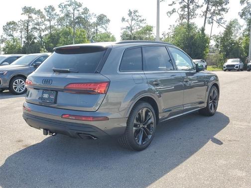 2025 Audi Q7 55 Premium