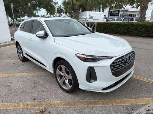 Glacier White Metallic 2025 Audi Q5 2.0T quattro Premium
