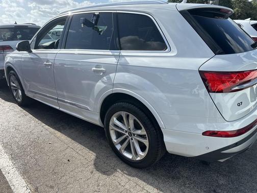 2025 Audi Q7 45 Premium Plus