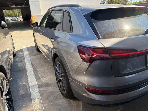 2021 Audi e-tron Prestige