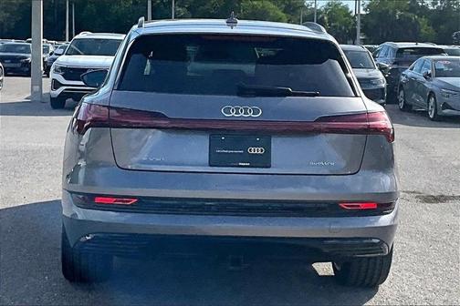 2021 Audi e-tron Prestige