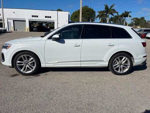 2025 Audi Q7 55 Premium Plus