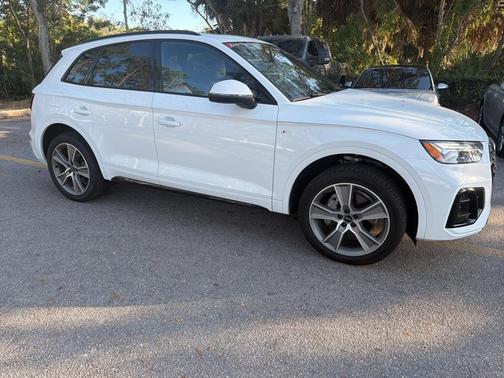 2025 Audi Q5 45 S line quattro Premium